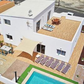 Villa Calma Climatized pool Private Jacuzzi Spa in Tarajalejo, hotelli kohteessa Tuineje