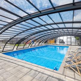 RResort - Klimatyzowane domki nad morzem - BASEN I SAUNA, hotel sa Rewal