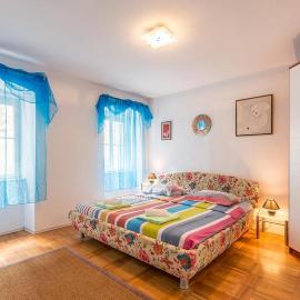 North wall apartment