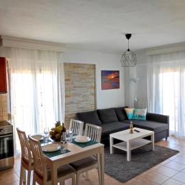 Sea Breeze Apartment, hotell sihtkohas Néoi Epivátai