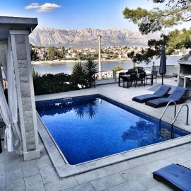 Villa Sky with stunning view, hotel sa Selca
