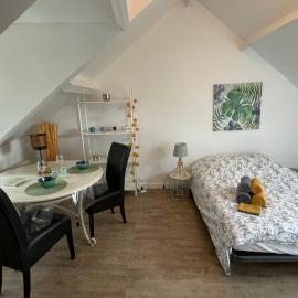 Le cocon jaune - Studio en hyper centre, hotel in Lamballe