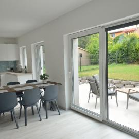 New 2 Bedroom Condo In The Center، فندق في بوداورس