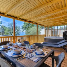 Mobile home 631 - Private Jacuzzi & Sea View – hotel w mieście Selce