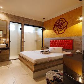 Red Rose Motel & hotel, מלון בFranco da Rocha