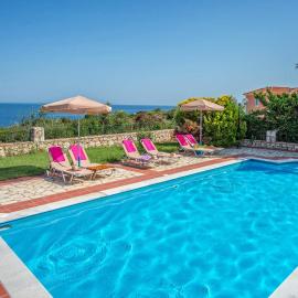Villa Skala Seaview by Villa Plus، فندق في Spathíon
