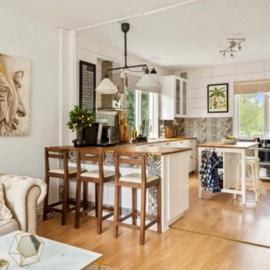 Spacious 5 bedroom home, Lakes, golf & work stays, Hotel in Vissefjärda