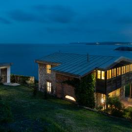Property on Seacliff with the Beach downstairs