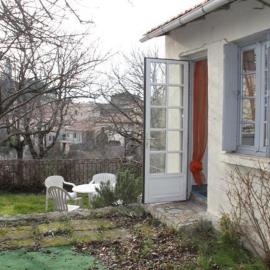 Maison accueillante à Reillanne avec jardin clos, hotel i Reillanne