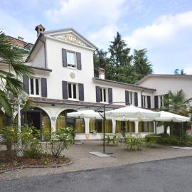 Hotel Ristorante La Grotta: Castiglione delle Stiviere'de bir otel