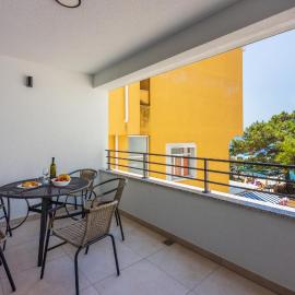 Luxury Apartments Lovorka 3 & 4***/****, hotel in Selce
