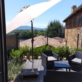 Viesnīca Trévoux: loft ravissant avec terrasse pilsētā Trevū