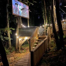 Luxurious Camping -Theater, Hot-Tub, Keg, Fire Pit, viešbutis mieste Jonesville