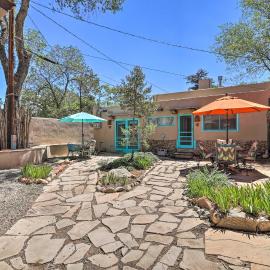 Authentic Adobe Abode < 1 Mile to Sante Fe Plaza!, отель в Санта-Фе