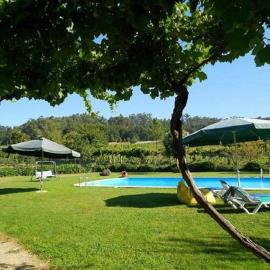 Stone Farm Hostel, hotel i Felgueiras