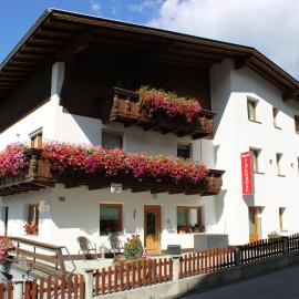Apartments Alpenrose, hotel in Flirsch