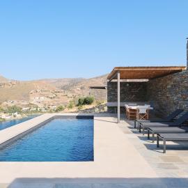 Kymo Kea, hotel di Otzias