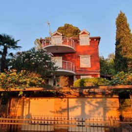Villa Red Rose
