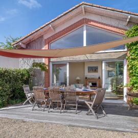 Villa familiale pour 11 personnes à 300m de la mer, Hotel in Préfailles