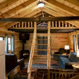 Cozy River Cabin w Screened Porch & Fire Pit, hotell sihtkohas Buffalo City