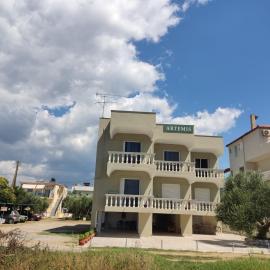 Pansion Artemis, hotel en Mavrovouni