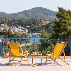 ALTHEA - cozy with spacious terrace views – hotel w mieście Galatas
