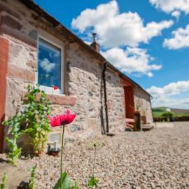 Spacious & Stylish StoneHous Cottage, hotelli kohteessa Forfar