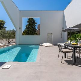Luxury 5-bedroom Villa Altabianca with a Heated Pool, Finnish sauna, an outdoor Cinema, 50m from the beach
