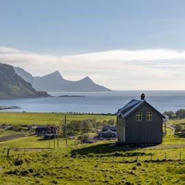Feriehus med flott havutsikt ved Hauklandstranden, hotel v destinácii Leknes