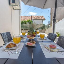 Holiday House Sea La Vie, hotel u gradu Mlini