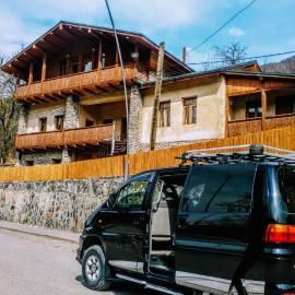 AlpHouseApartment Mestia, hotel in Mestia