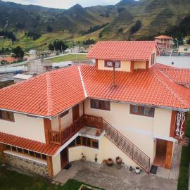 Hostal Kuyllur Ñan, hótel í Zumbahua