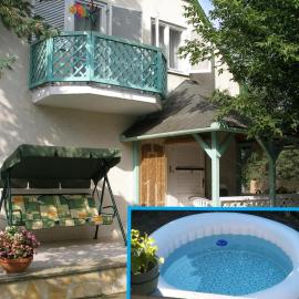 Holiday House / Ferienhaus ANNAMARIA 80m from beach, hotel in Balatonfenyves