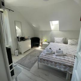 La Maison Bleue à 2 pas du Lac du Neuchâtel, hotel a Hauterive
