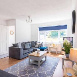 Modern three bedroom home in Castle Donington, hotel in Castle Donington