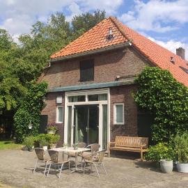 B&B Verwoldsehof 'Op de deel'، فندق في Laren