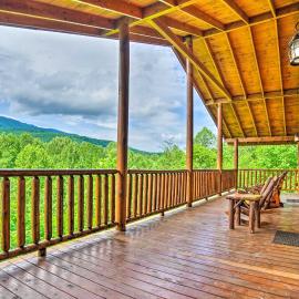 Games, Theater & Views: Gatlinburg Gem Near Trails