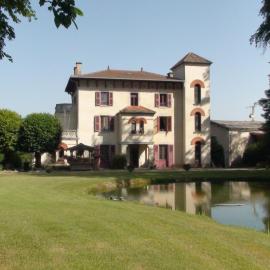 Domaine de Marchal - chambres d'hôtes, hotel v destinácii Celles-sur-Durolle