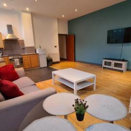 Spacious, bright and airy city centre flat. Unique converted Mill., Hotel in Manchester