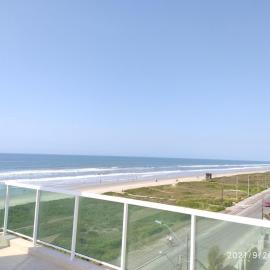 VIP Studio Beira Mar prédio com terraço em Matinhos โรงแรมในMatinhos