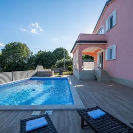 Apartment Mariuccia with Private Pool