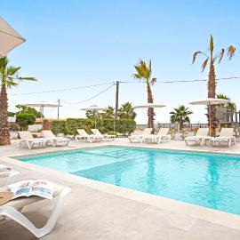 Malgrat de Mar Beachfront Village, hotel in Malgrat de Mar