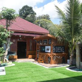 Omah Kayu Villa, hotel di Pasirputih