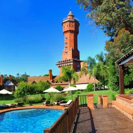 Hotel L'Auberge, hotel i Punta del Este