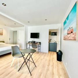 Résidence Duguay - Centre ville - Appartements tout Confort - Neuf - NOUVEAU, хотел в Лориан