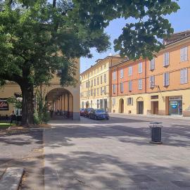 Alle Porte Del Centro - Guest House - Reggio Emilia - Ingresso Centro Storico - Parcheggio Gratuito, Hotel in Reggio nell'Emilia