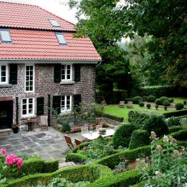 Landhaus in idyllischer, ruhiger Lage und Flughafennähe, hotel in Ratingen