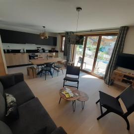 Superbe appartement T3 4 étoiles terrasse accès spa, Hotel in Saint-Chaffrey