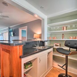 Downtown Retreat w/ Grill, Fire Pit & Wet Bar