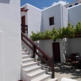 Sofirene I, hotel u gradu 'Batsi'